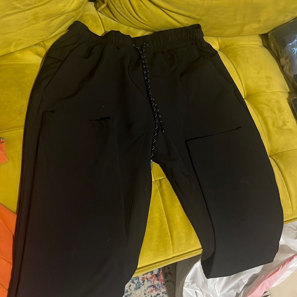 Men’s black CSG medium wind pant.